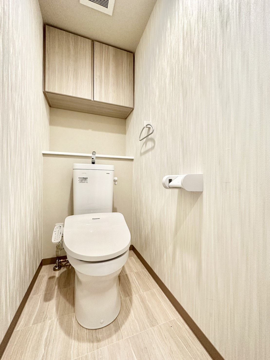 トイレ　※写真は同型タイプ、現況優先。