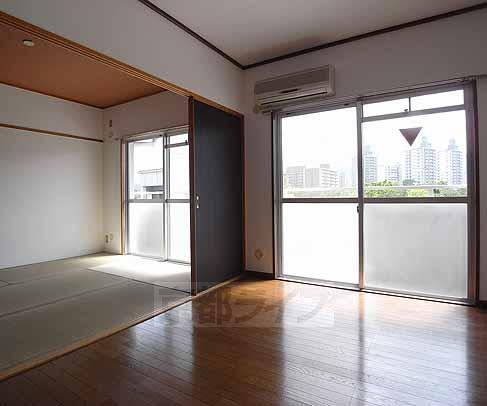 居室・リビング　明るい室内