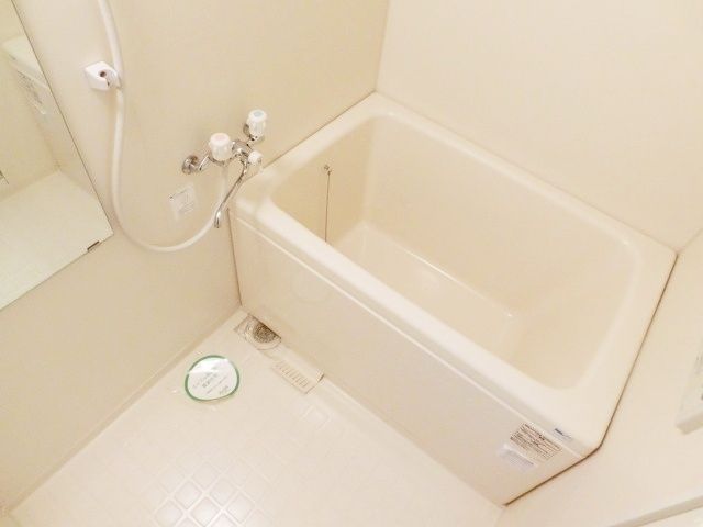 【サングリーン新宿のバス・シャワールーム】