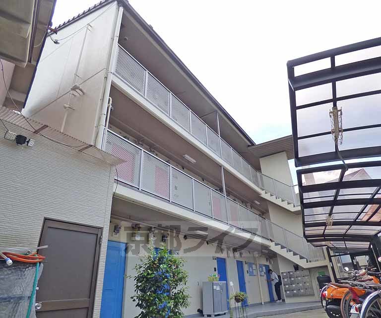 京都市北区西賀茂丸川町のアパートの建物外観
