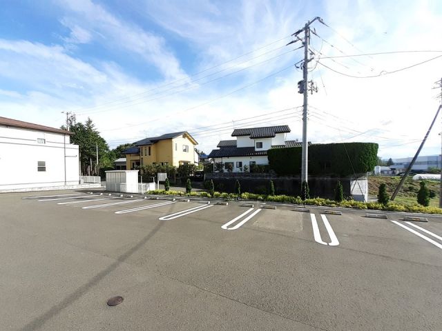 【相馬郡新地町駒ケ嶺のアパートの駐車場】