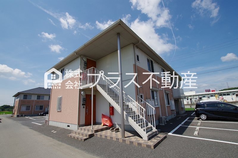 【宮若市本城のアパートの建物外観】