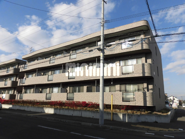 ラルゴプラジャ弐番館の建物外観