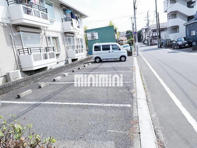 【ドヌールさつきが丘Ａ棟の駐車場】