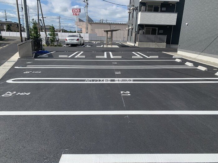 【出水市中央町のアパートの駐車場】