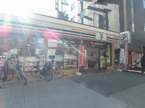 コンビニ　セブンイレブン　立売堀３丁目店（コンビニ）まで49m