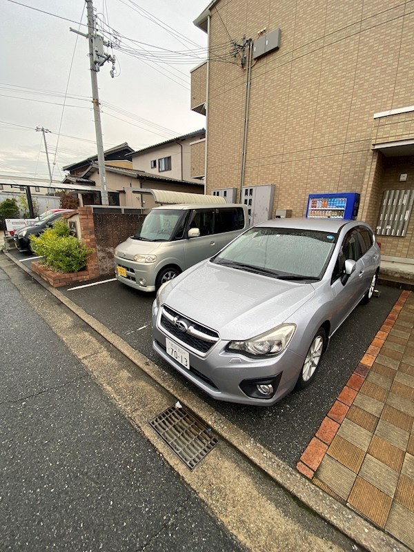 【姫路市白浜町のアパートの駐車場】