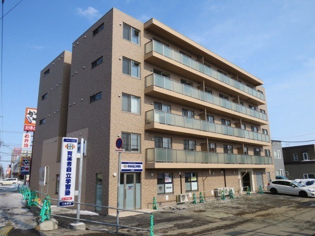 江別市野幌松並町のマンションの建物外観