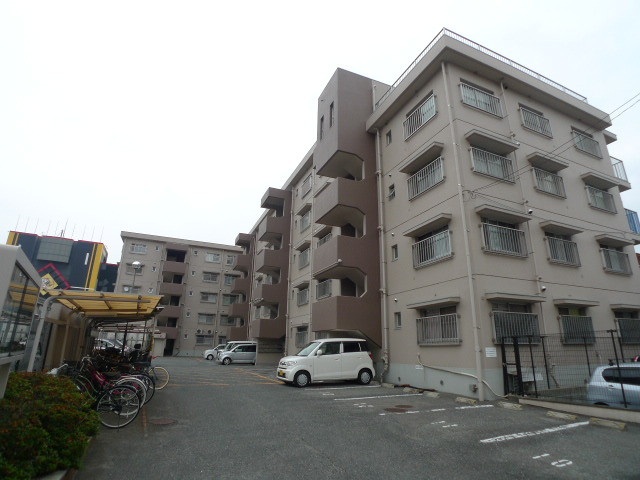 【エメラルドマンション東那珂の建物外観】