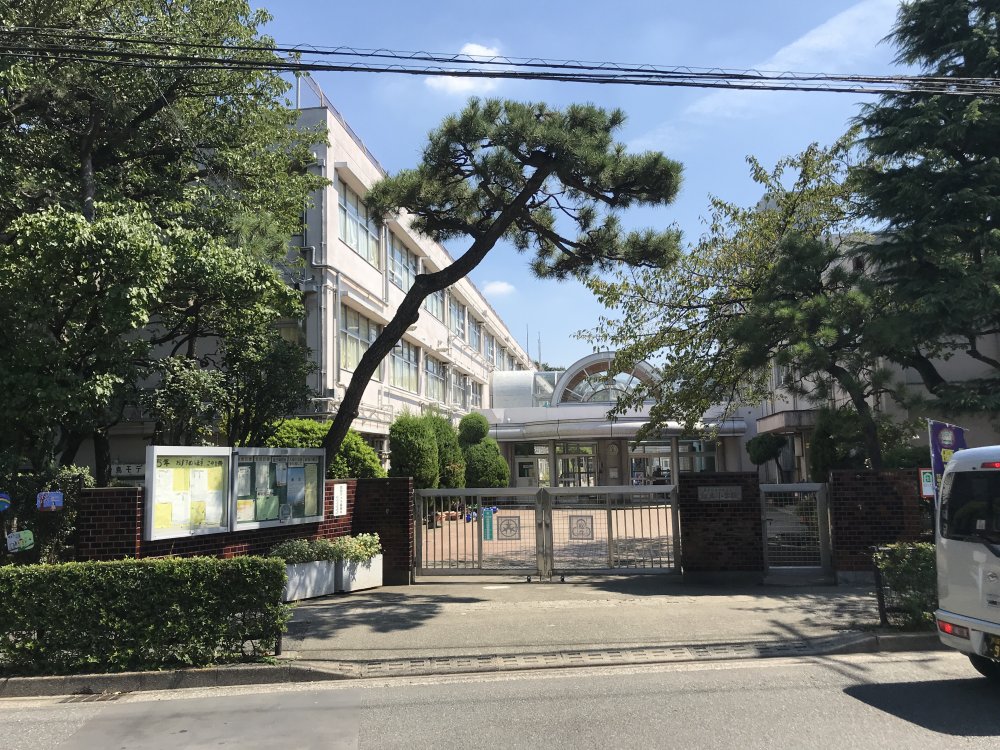 【桜新町さざんかハウスの小学校】