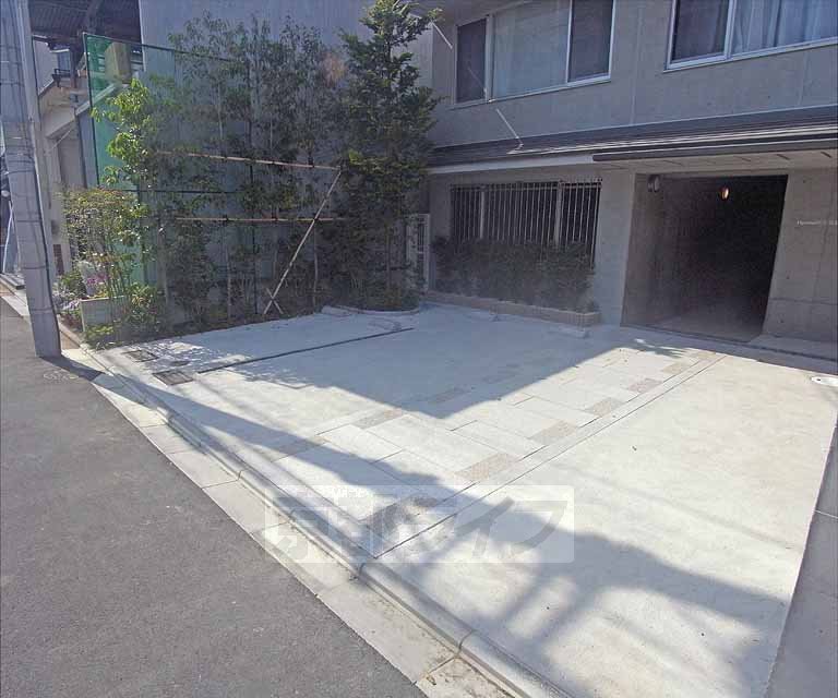 【京都市上京区藪之内町のマンションの駐車場】