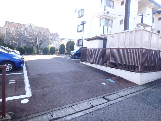 【パークヒルズ雁宿の駐車場】