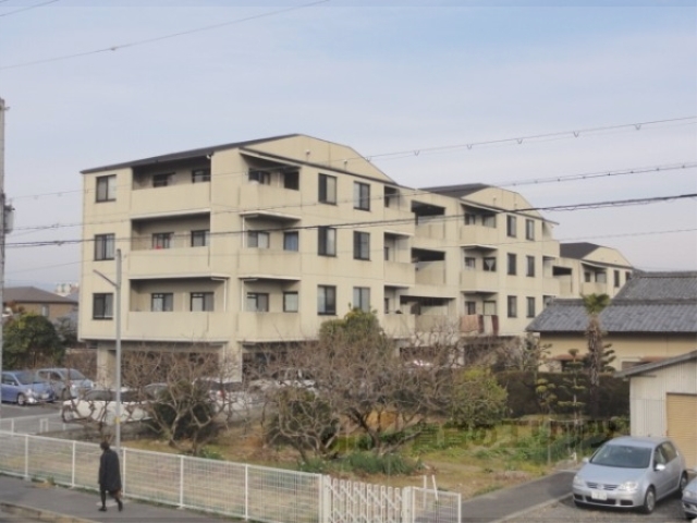 【城陽市寺田のマンションの建物外観】