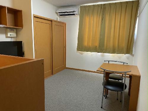 居室・リビング　2Ｆのお部屋はカーペットです。