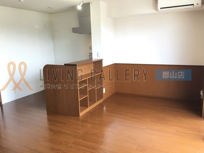 居室・リビング　10.2帖の広さございます。