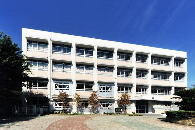 小学校　野里小学校（小学校）まで709m