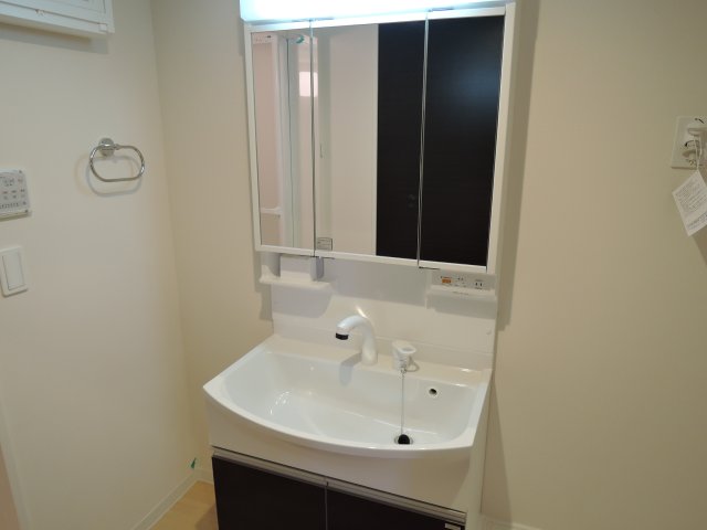 洗面設備　シャワー付洗面台