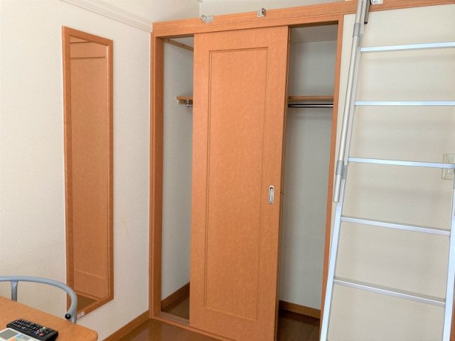 収納　ハンガーパイプ付