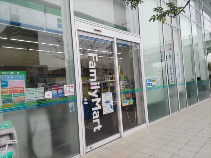 コンビニ　ファミリーマート（コンビニ）まで150m