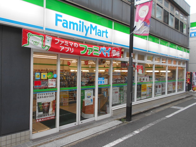 コンビニ　ファミリーマート東長崎駅南店（コンビニ）まで120m