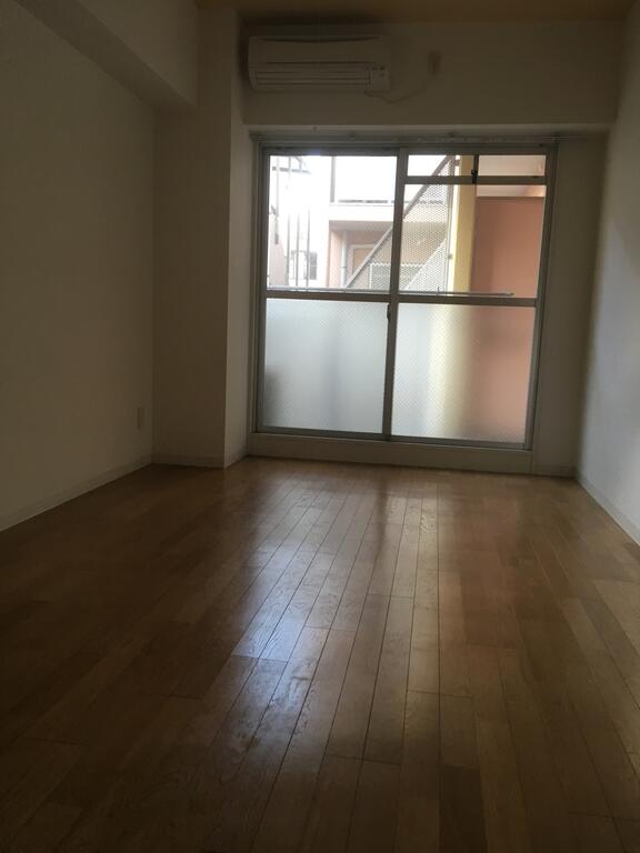 ペルル芦屋の居間写真