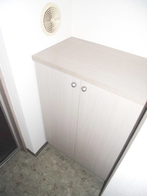 玄関　※写真は反転タイプになります