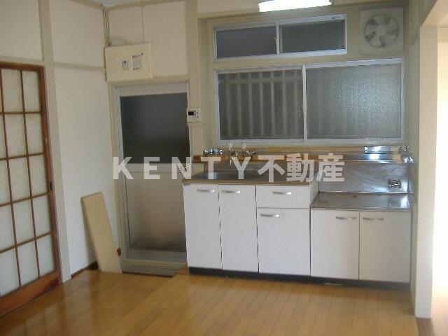 キッチン　コンパクトなキッチンで掃除もラクラク