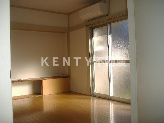 居室・リビング　こちらのリビングで趣味の時間をお楽しみください