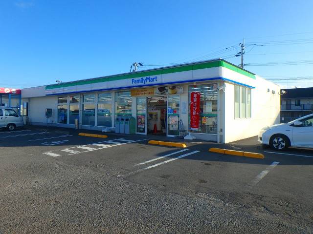コンビニ　ファミリーマート（コンビニ）まで617m
