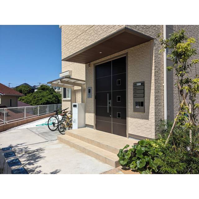 エントランス　オートロック付きで安心です♪