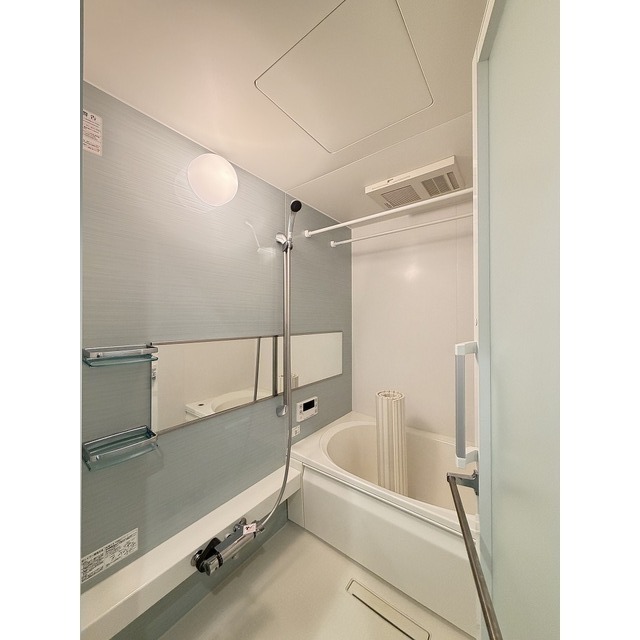 バス・シャワールーム　浴室乾燥・暖房が使用可能です☆