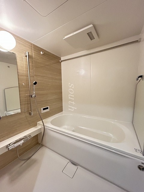 バス・シャワールーム　浴室乾燥機、追い炊き付き