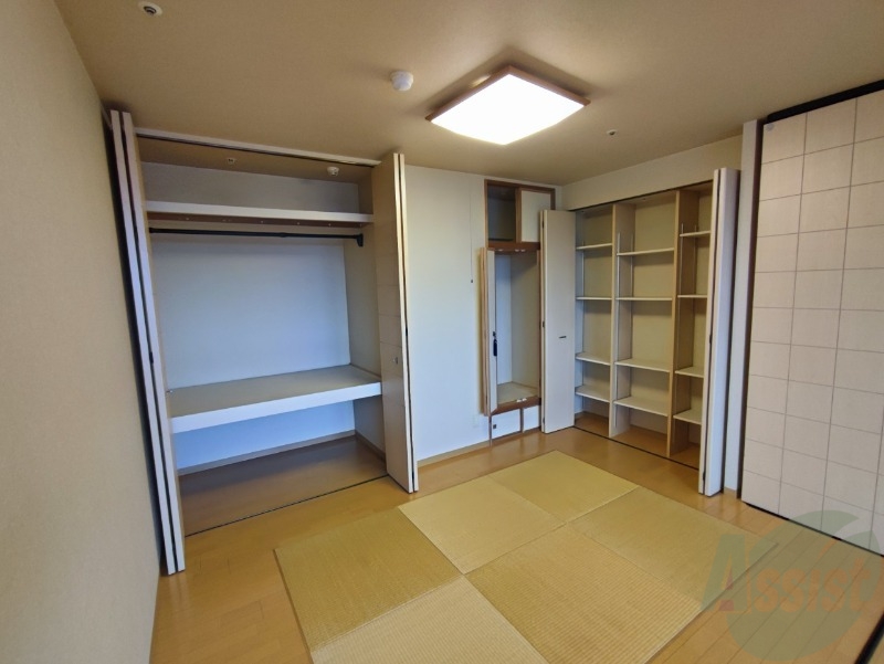 収納　寝室の収納です。部屋がすっきり片付きます。