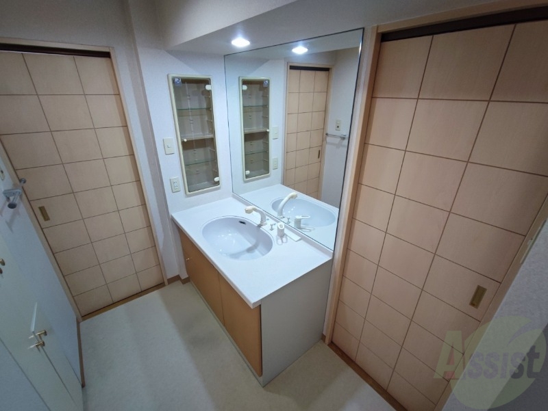 洗面設備　こちらに洗面台があります。朝の洗顔はこちらで。