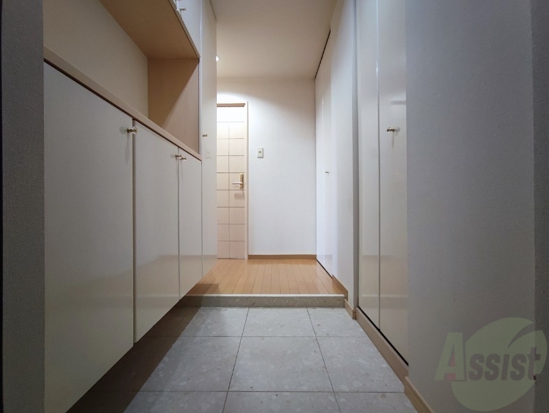 玄関　玄関の様子です。明るい印象ですね。気分もあがりそう。