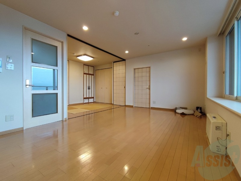 居室・リビング　広くてキレイなお部屋が広がっていて、充実した生活が送れそう。