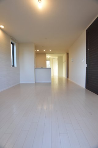 居室・リビング　別号室の画像です。ご参考下さい