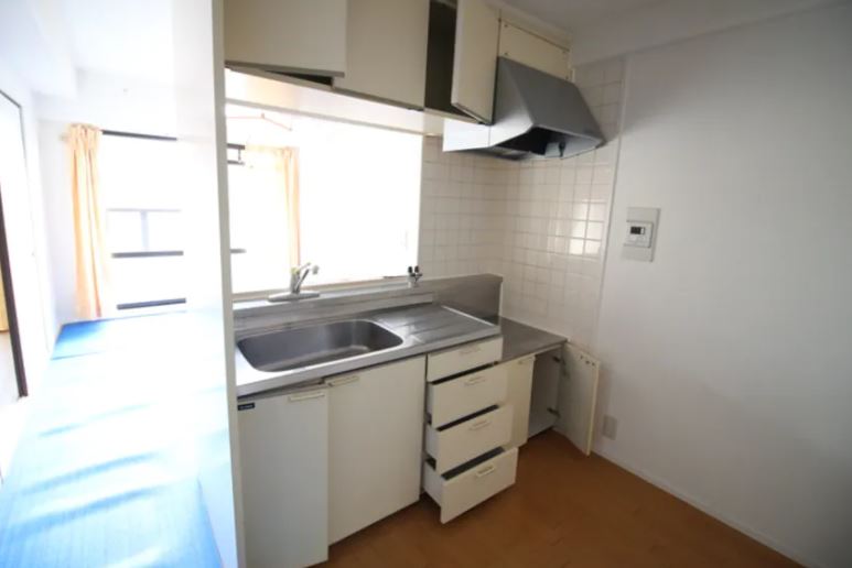 キッチン　この物件の反転タイプになります。