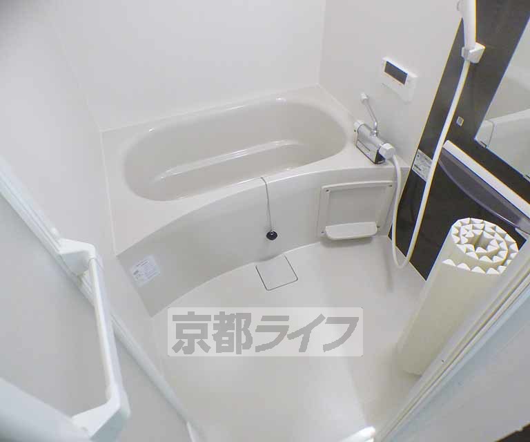 バス・シャワールーム　ゆったりと入ることができるお風呂です。