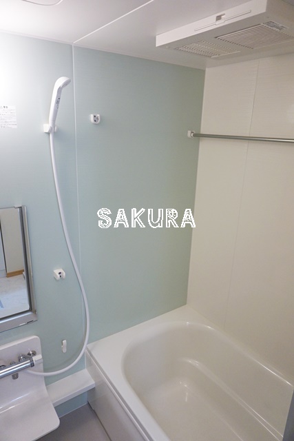 バス・シャワールーム　雨の日でも安心の浴室乾燥機付きです♪