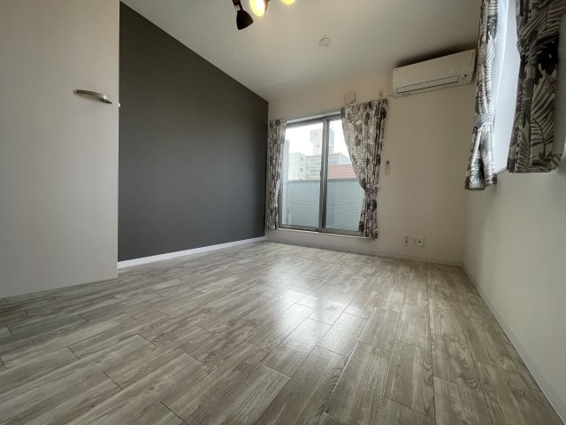 居室・リビング　同物件別号室の写真です。