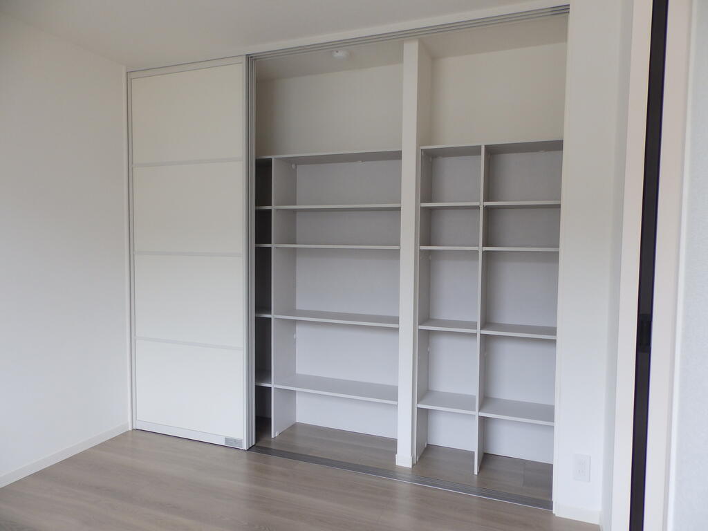 収納　（同施工会社　参考写真）