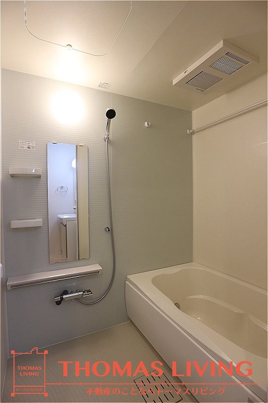 バス・シャワールーム　ゆったりとした浴室です。