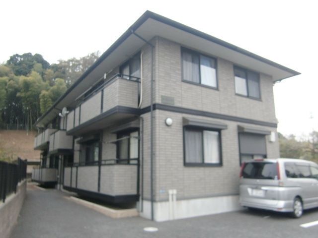 建物外観　静かな住宅地に建つ綺麗なアパートです。