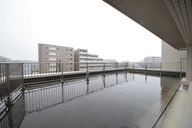 バルコニー　ルーフバルコニー完備