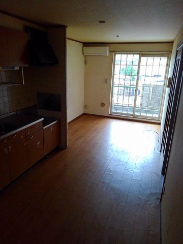 居室・リビング　こちらの居間で趣味の時間をお楽しみください