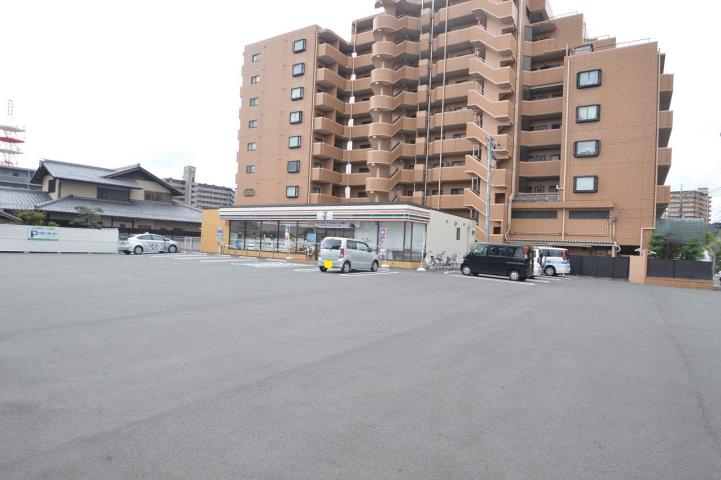 コンビニ　セブンイレブン東広島西条朝日町店（コンビニ）まで120m