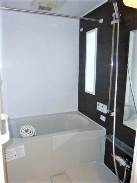 バス・シャワールーム　落ち着いた空間のお風呂です