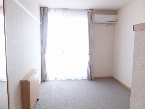 居室・リビング　南向きの物件です。