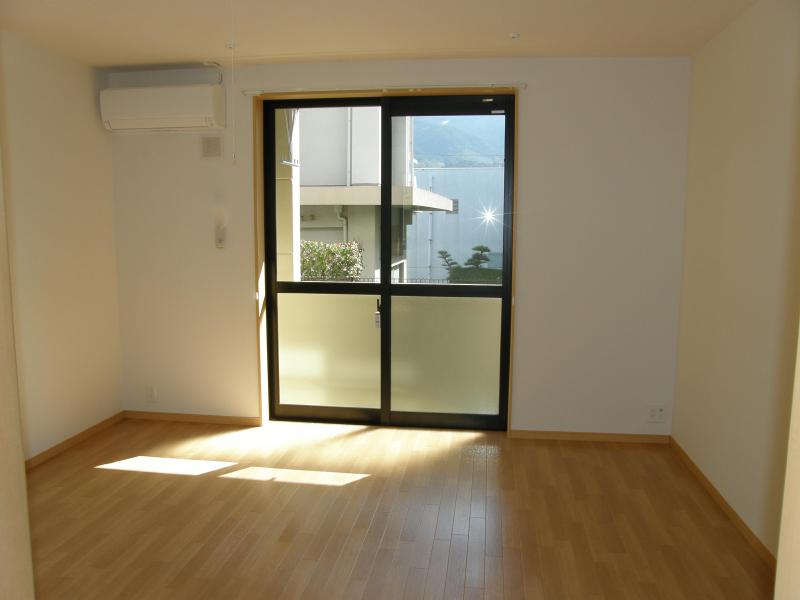 居室・リビング　☆★南向き明るい洋室★☆